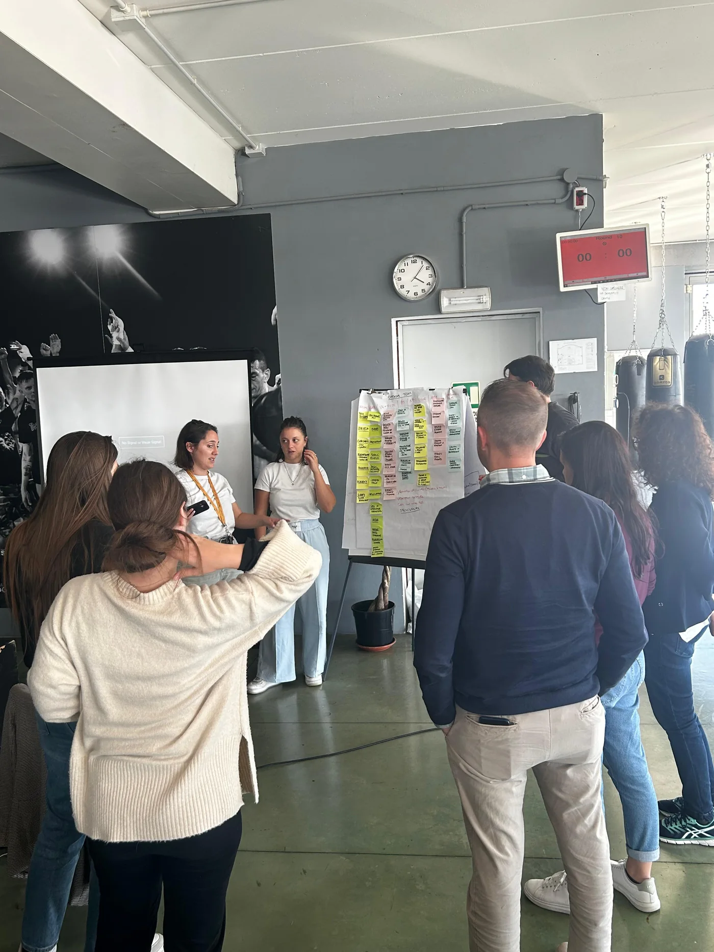 Gruppo HR Battistolli durante un confronto guidato nel percorso BeOx