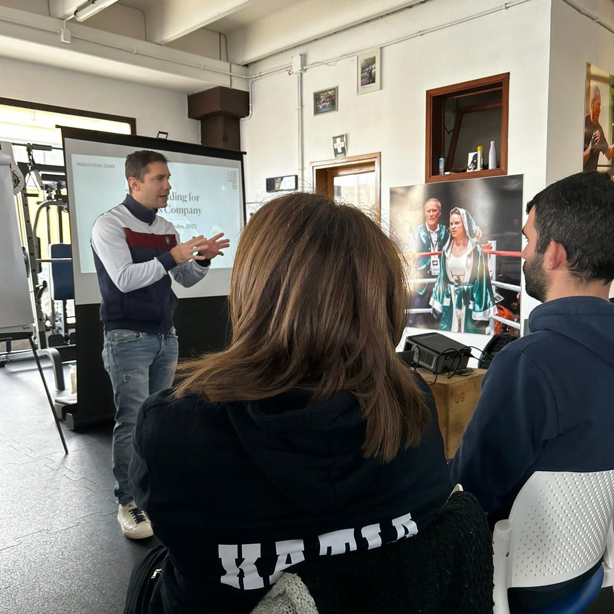 Luca Rigoldi durante il debrief per Industrial Cars