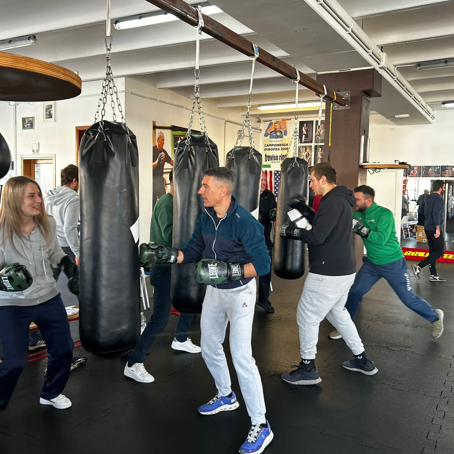 Team building sportivo con sacchi da boxe per Industrial Cars