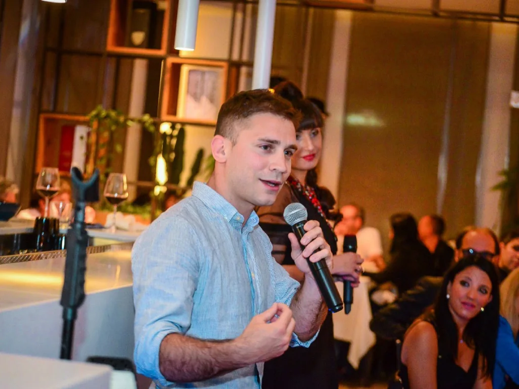 Luca Rigoldi sul ring con guantoni Leone