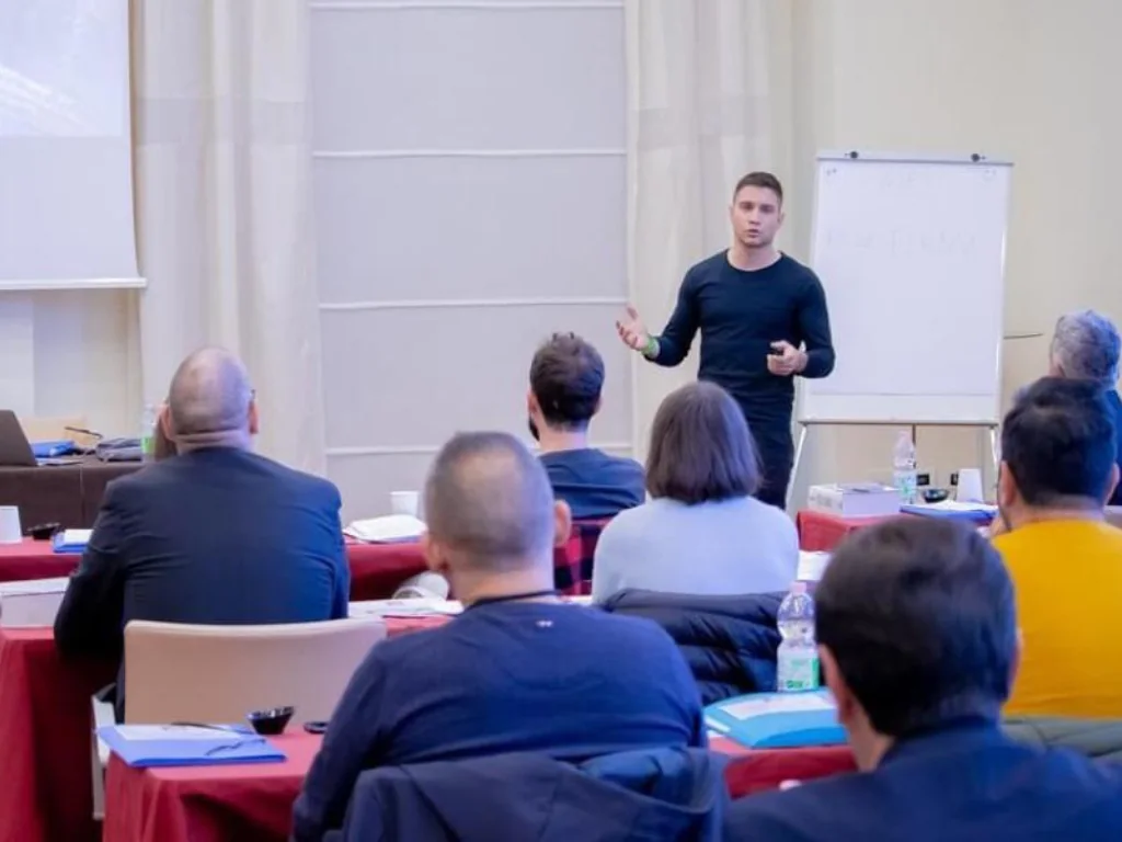 Luca Rigoldi durante una conferenza istituzionale